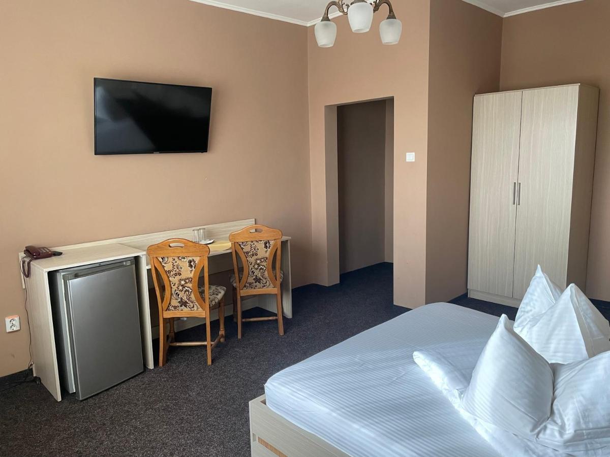 Pension Regal Satu Mare Bagian luar foto