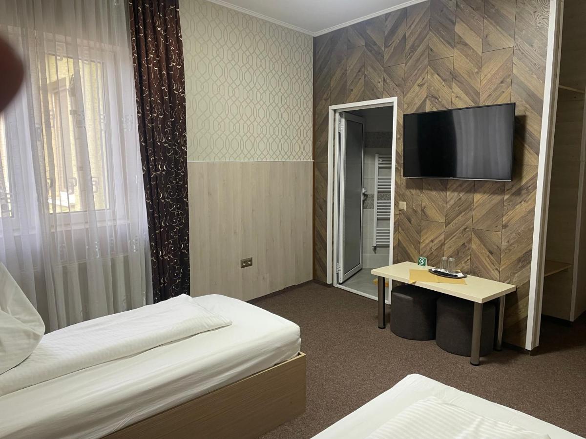 Pension Regal Satu Mare Bagian luar foto