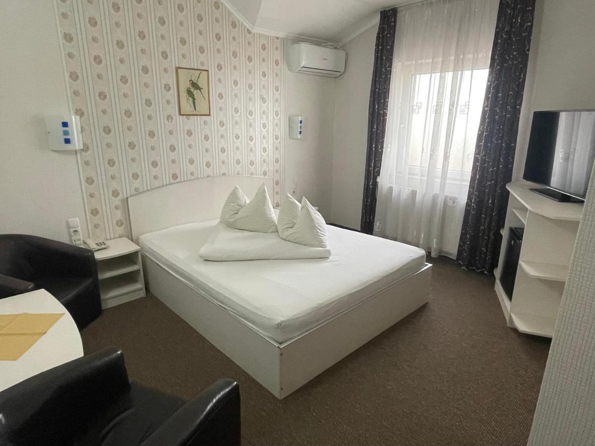 Pension Regal Satu Mare Bagian luar foto
